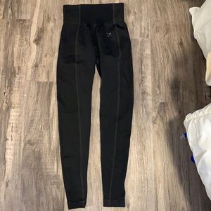 Gym shark leggings